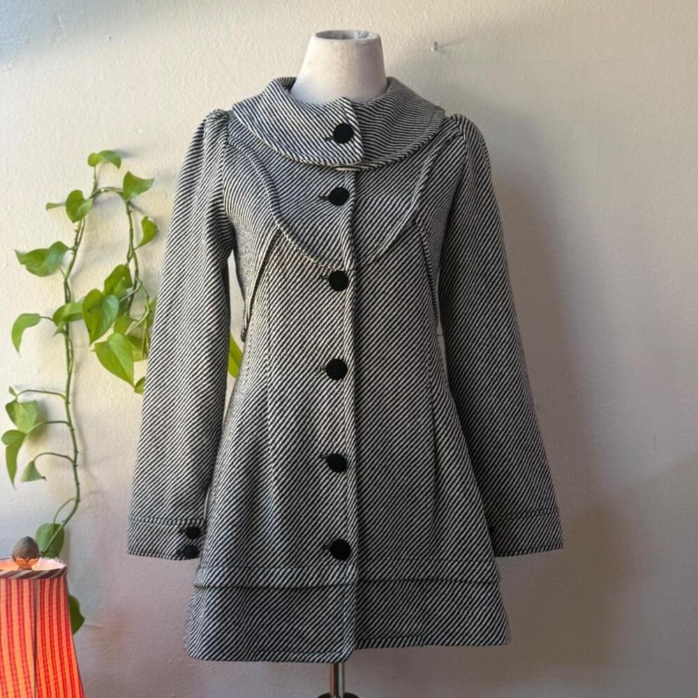 Flying Tomato Black + White Striped Coat Size Small